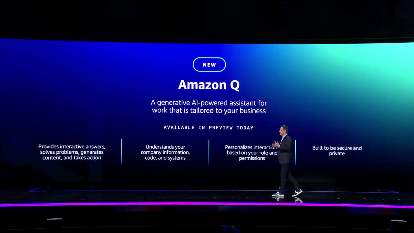 AWS re:Invent 2023, presentato  Q, un assistente alimentato da GenAI  per aziende e sviluppatori