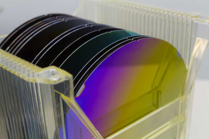 silicon wafer depositphotos Intel